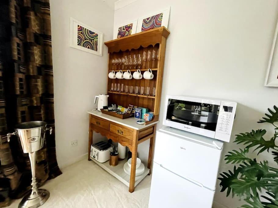 Karinya Suite Llanvaches 外观 照片
